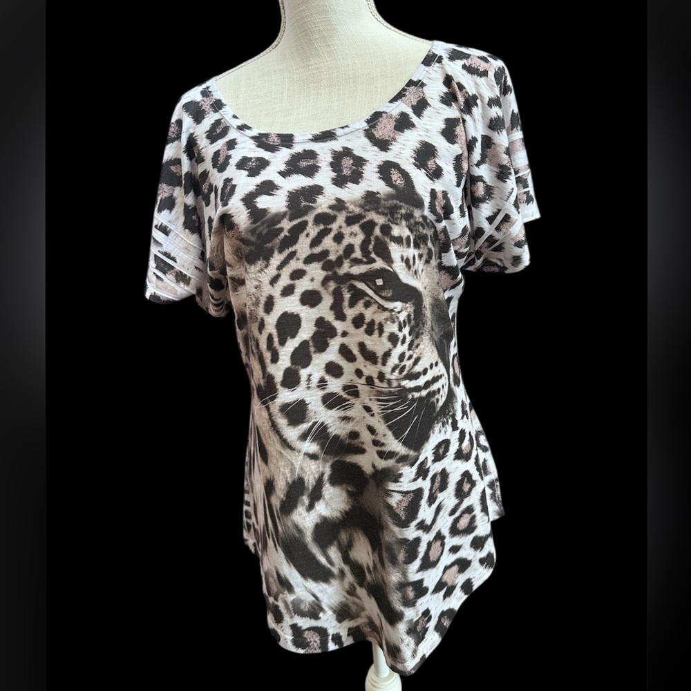 San Diego Zoo leopard print short sleeve scallop T-shirt French cut size large